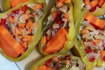 İçi Sebze Dolu Dolma Biberi Turşusu Tarifi