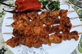 Fırında Çöp Şiş Tavuk Tarifi (Lokum Kıvamında)