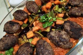 Izgara Köfteli Fırında Soslu Kızartma