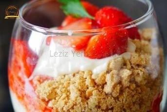 Çilekli Mini Kuplar