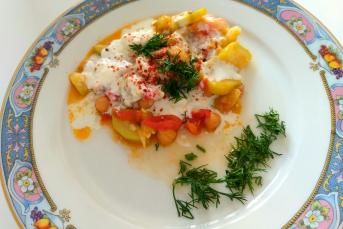 Nohutlu Kabak Sarımsaklı Yoğurt Eşliğinde