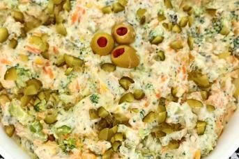 Kornişon Turşulu Brokoli Salatası