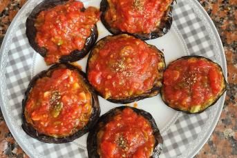 Tost Makinesinde Domates Soslu Patlıcan