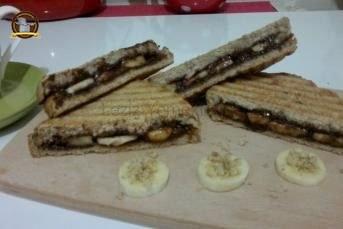 Çikolatalı Muzlu Leyla Tostu