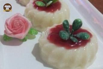 Vişne Soslu İrmik Tatlısı