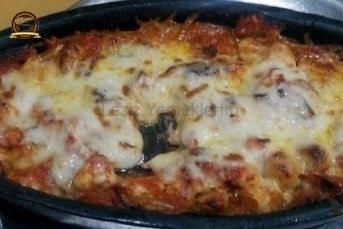 Kiremitte Kaşarlı Tavuk Kebabı