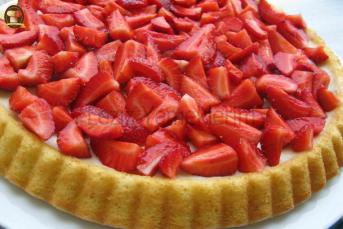 Çilekli Tart Nasıl Yapılır