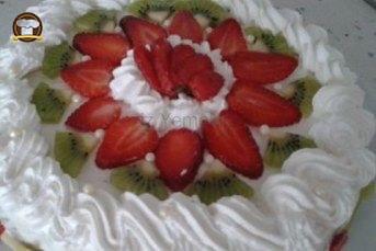 Meyveli Yaş Pasta Nasıl Yapılır