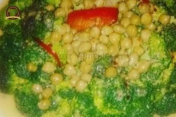 Nohutlu Brokoli Salatası