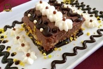 Kremalı Burçak Bisküvi İle Pratik Tatlı