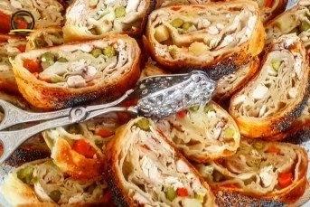 Tavuklu Garnitürlü Börek