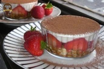 Çilekli Tiramisu Kup