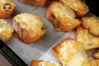 Fırında Yumurtalı Kaşarlı Ekmek