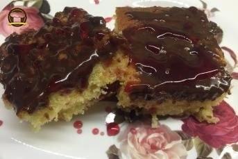 Çikolata Soslu Vişneli Kek