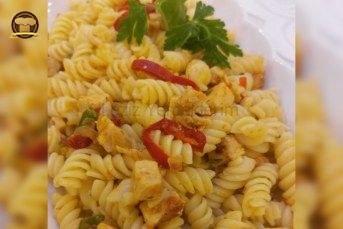 Tavuklu Domatesli Makarna