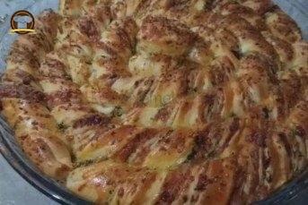 Cheddar Ve Kaşar Peynirli Börek