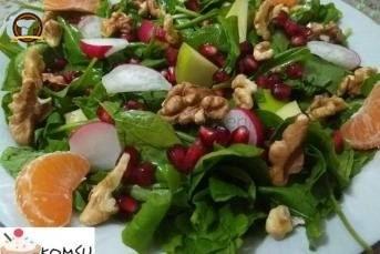 Narlı Elmalı Roka Salatası