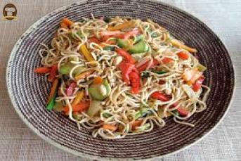 Sebzeli Noodle