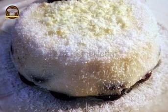 Tabanı Ve Arası Oreolu İrmik Pastası