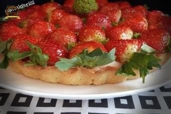 Çilekli Tart Tarifi