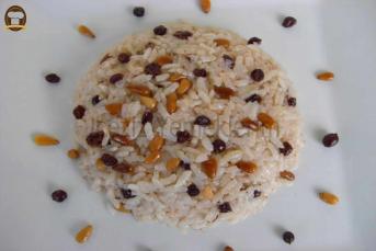 Fıstıklı Ve Üzümlü Pilav