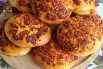 Ev Yapımı Biberli Ekmek