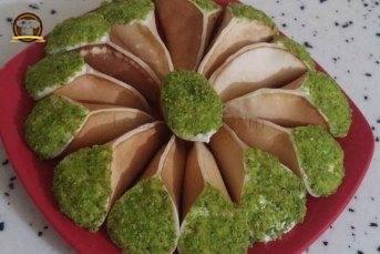 Atayef Tatlısı (Muhallebili Taş Kadayıf)