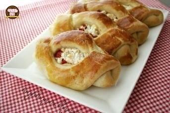 Peynirli Karnıyarık Poğaça Tarifi