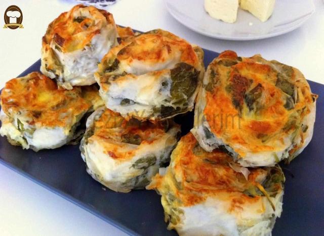 Ispanaklı Gül Böreği