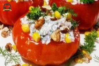 Domates Çanağında Yoğurtlu Buğday Salatası