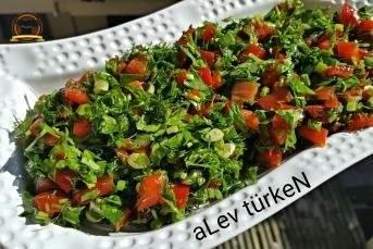 Közlenmiş Kırmızı Biber Salatası