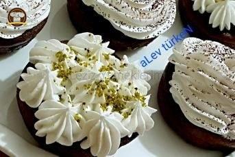 Pratik Kakaolu Islak Muffin Tarifi (Mutlaka Deneyin)