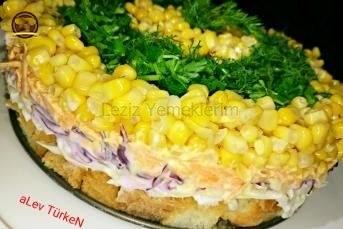 Enfes Krutonlu Renkli Salata