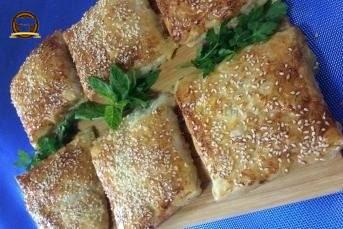 Baklava Yufkasıyla Tavuklu Talaş Böreği