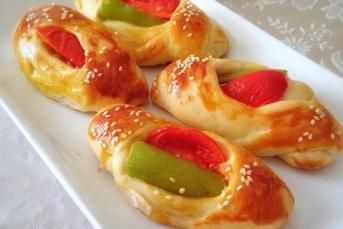 Domates Peynir Biberli Karnıyarık Poğaça