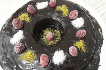 Bol Çikolatalı Unsuz Islak Kek