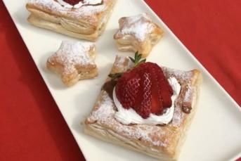 Milföy Çanağında Çikolata Çilek