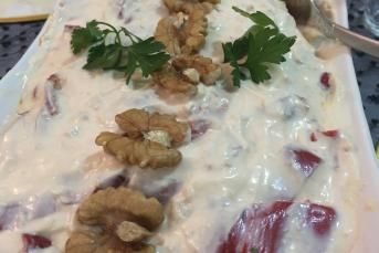 Cevizli Közlenmiş Biber Salatası