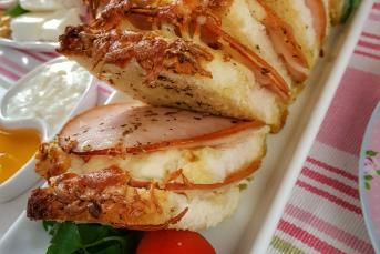 Hindi Fümeli Kaşarlı Sarımsaklı Ekmek Dilimleri