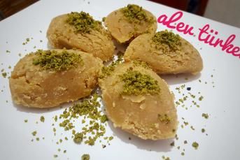 Tereyağlı Sütlü Un Helvası (Harika)