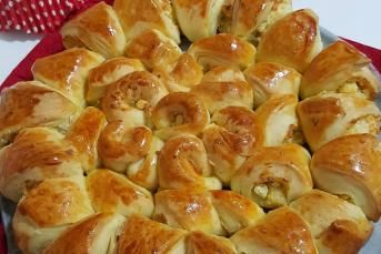 Kek Kalıbında Gül Poğaça