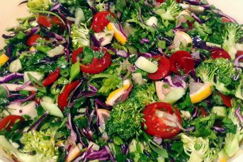 Bol Yeşillikli Sağlık Salatası