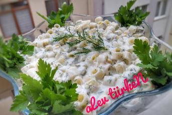 Bol Malzemeli Yoğurtlu Makarna Salatası (Gün Salatası)