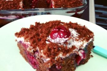 Vişneli Sürpriz Kek