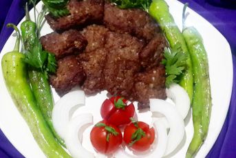 El Değmeden Pratik Yumuşacık Mangal Tadında Köfte