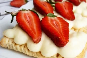 Kremalı Çilekli Milföy