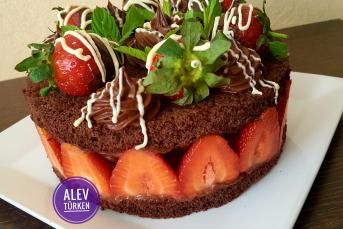Bol Çikolatalı Kremalı Ve Çilekli Pasta ( Şekli Şahane)