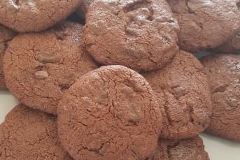 Bitter Çikolata Parçacıklı Kurabiye