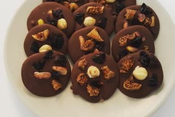 Kurumuş Meyve Parçacıklı Çikolatalar