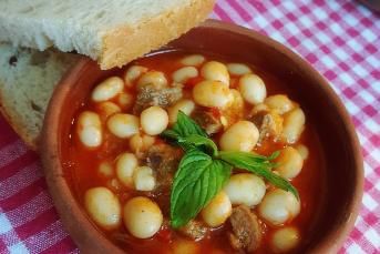 Güveçte Etli Kuru Fasulye